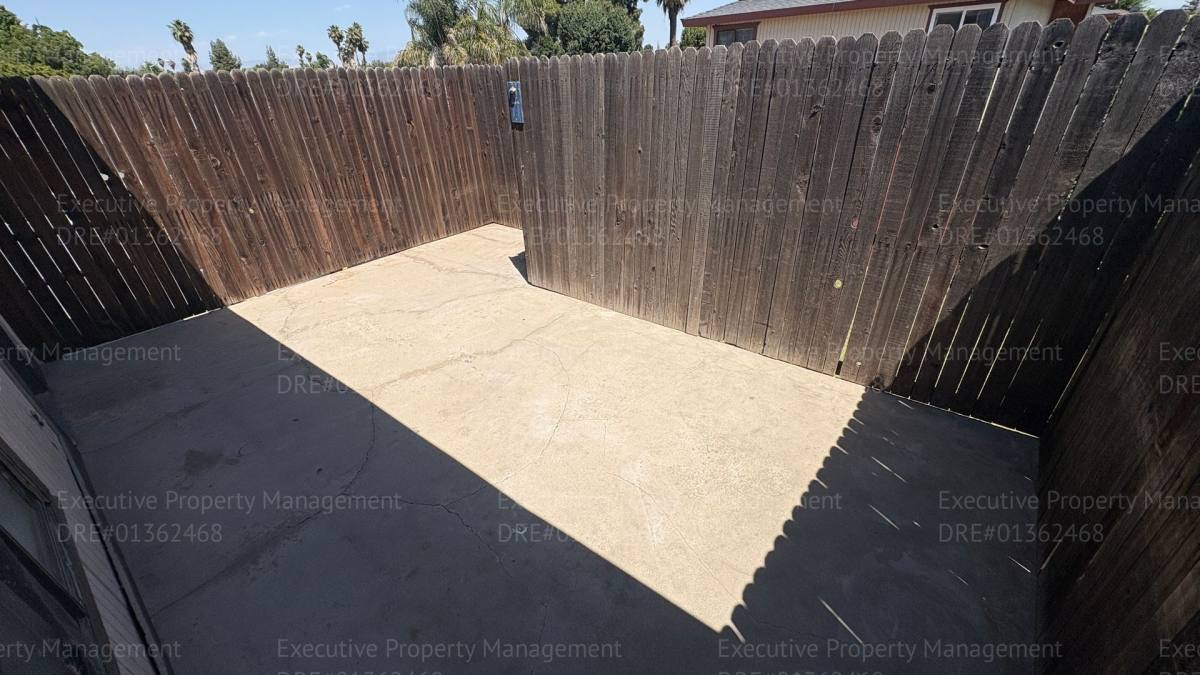 Apartment for rent at 2812 N Half Moon Dr, Bakersfield, CA 93309