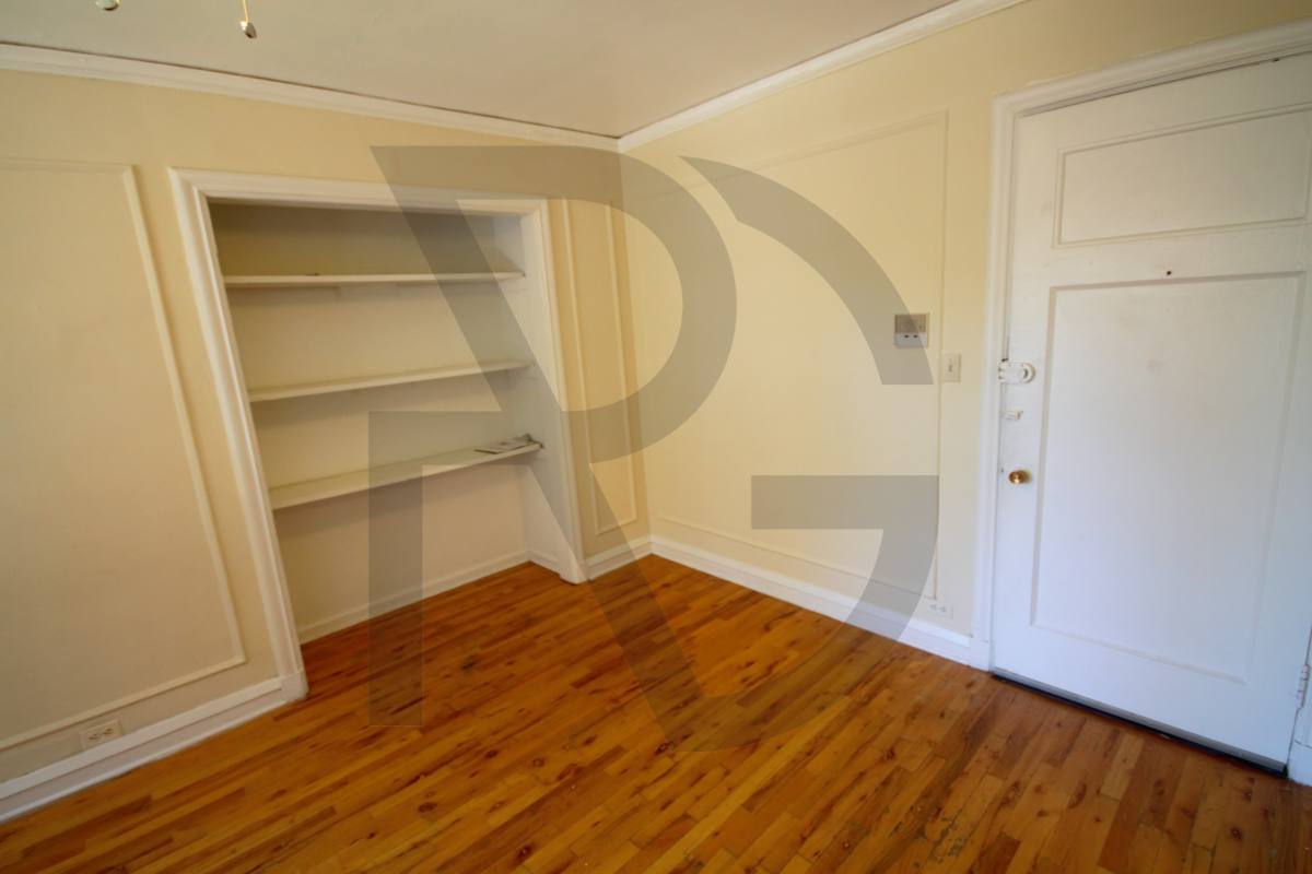 Apartment for rent at 837 W Wolfram, Chicago, IL 60657