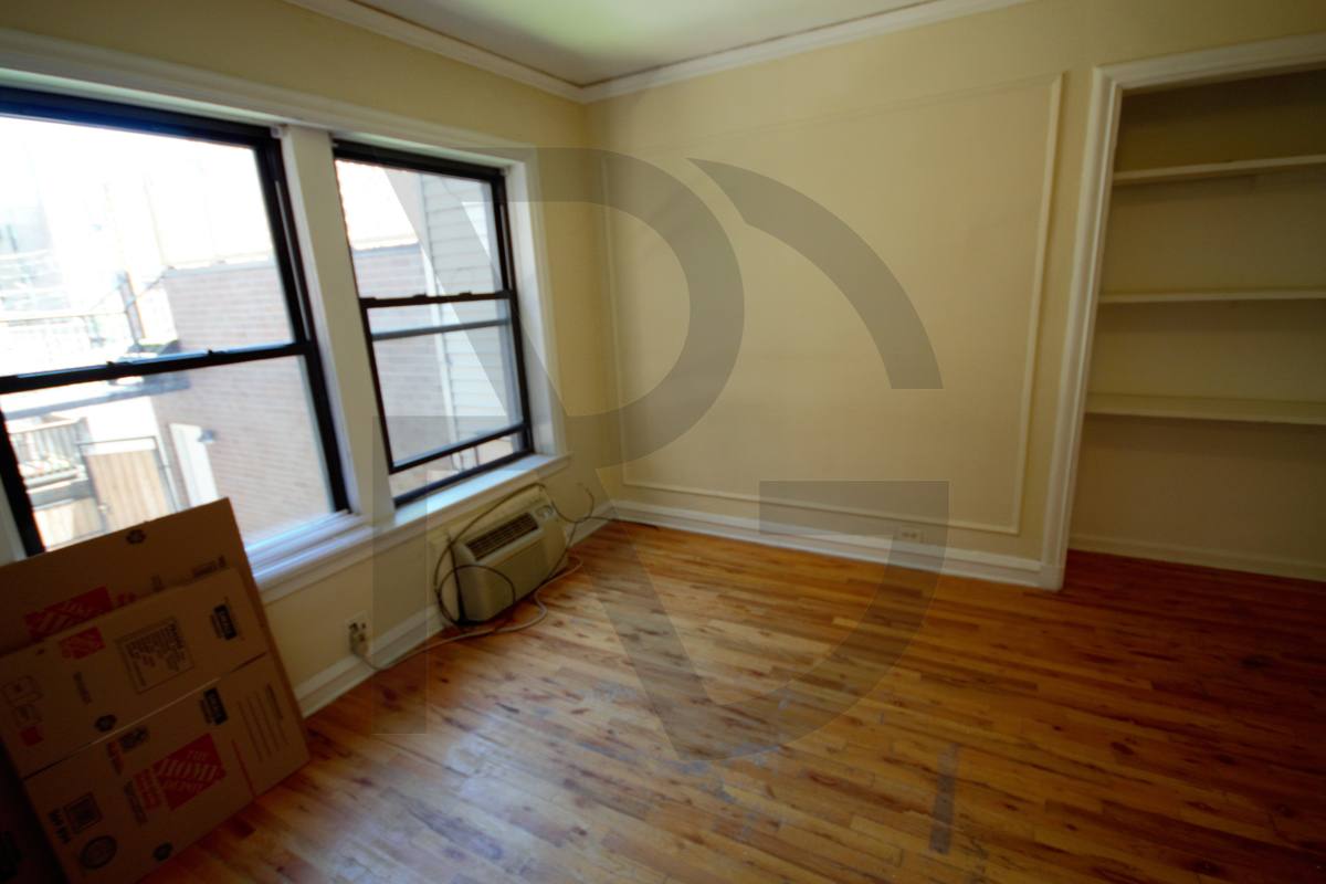 Apartment for rent at 837 W Wolfram, Chicago, IL 60657