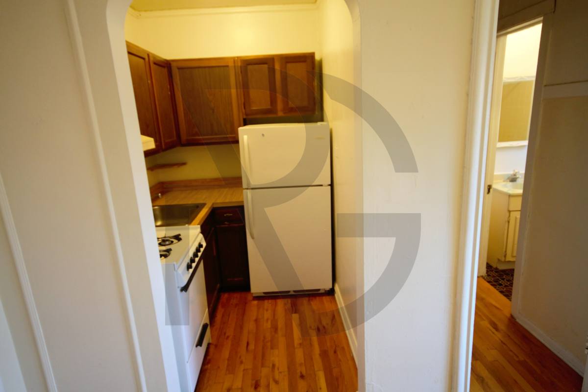 Apartment for rent at 837 W Wolfram, Chicago, IL 60657
