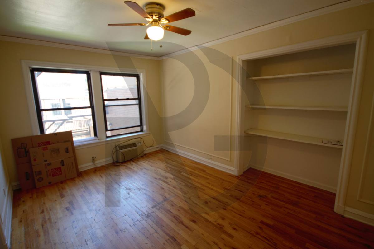 Apartment for rent at 837 W Wolfram, Chicago, IL 60657