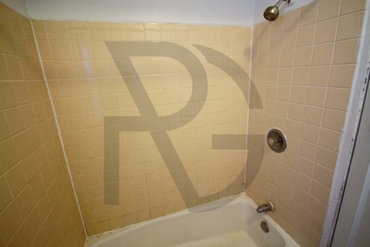 Apartment for rent at 837 W Wolfram, Chicago, IL 60657