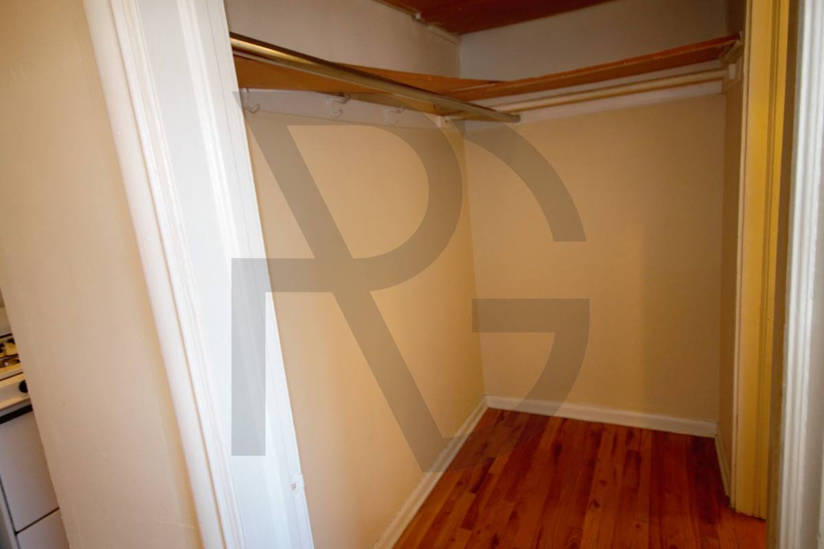 Apartment for rent at 837 W Wolfram, Chicago, IL 60657
