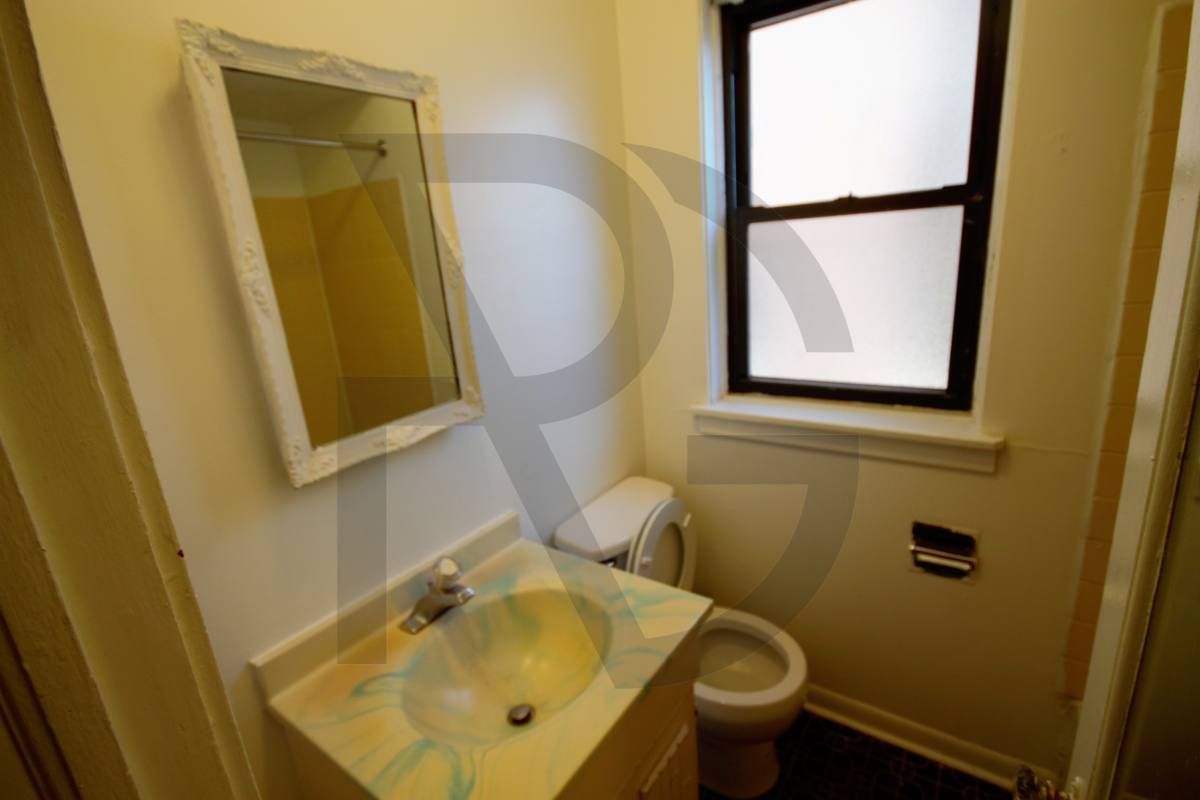 Apartment for rent at 837 W Wolfram, Chicago, IL 60657