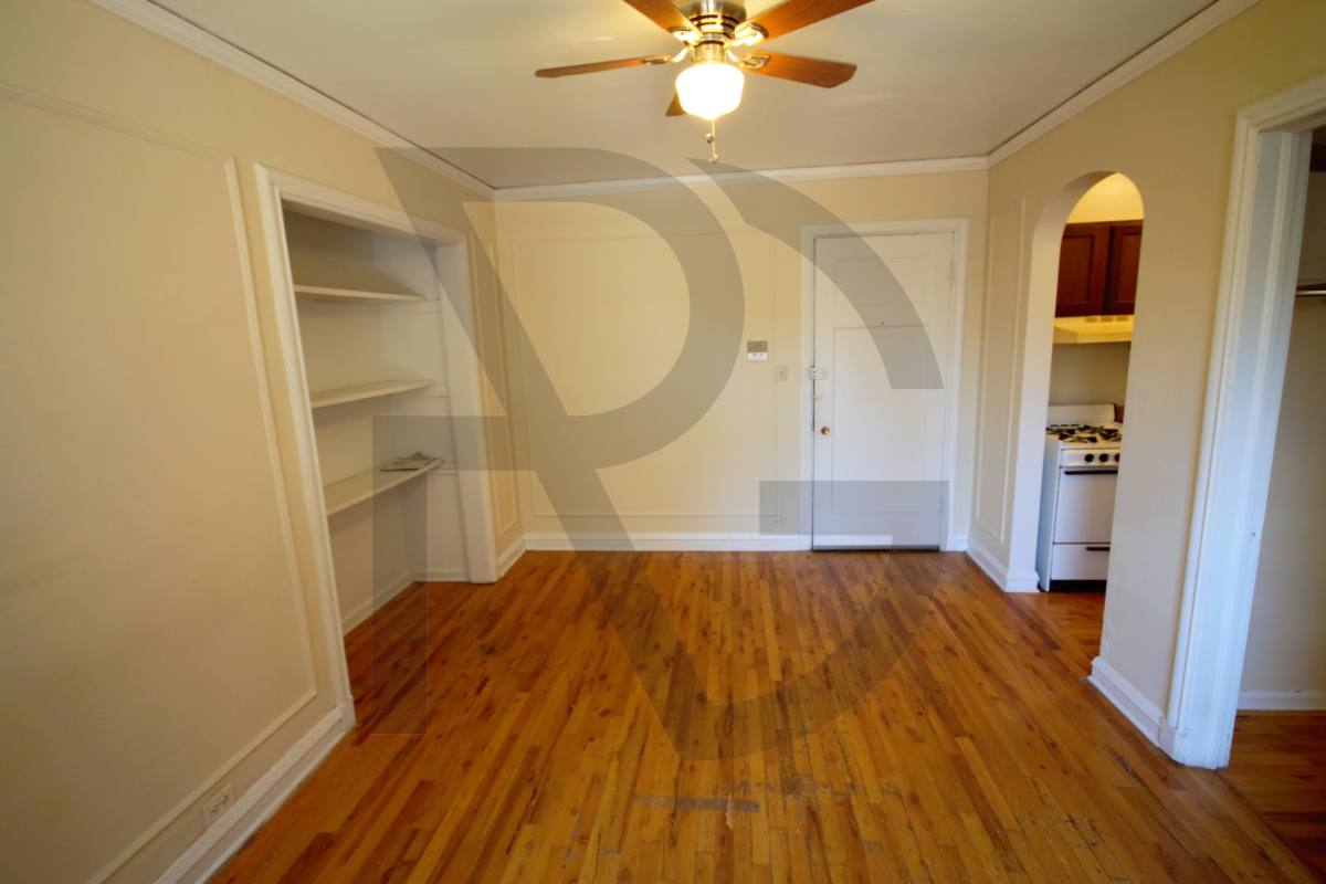 Apartment for rent at 837 W Wolfram, Chicago, IL 60657