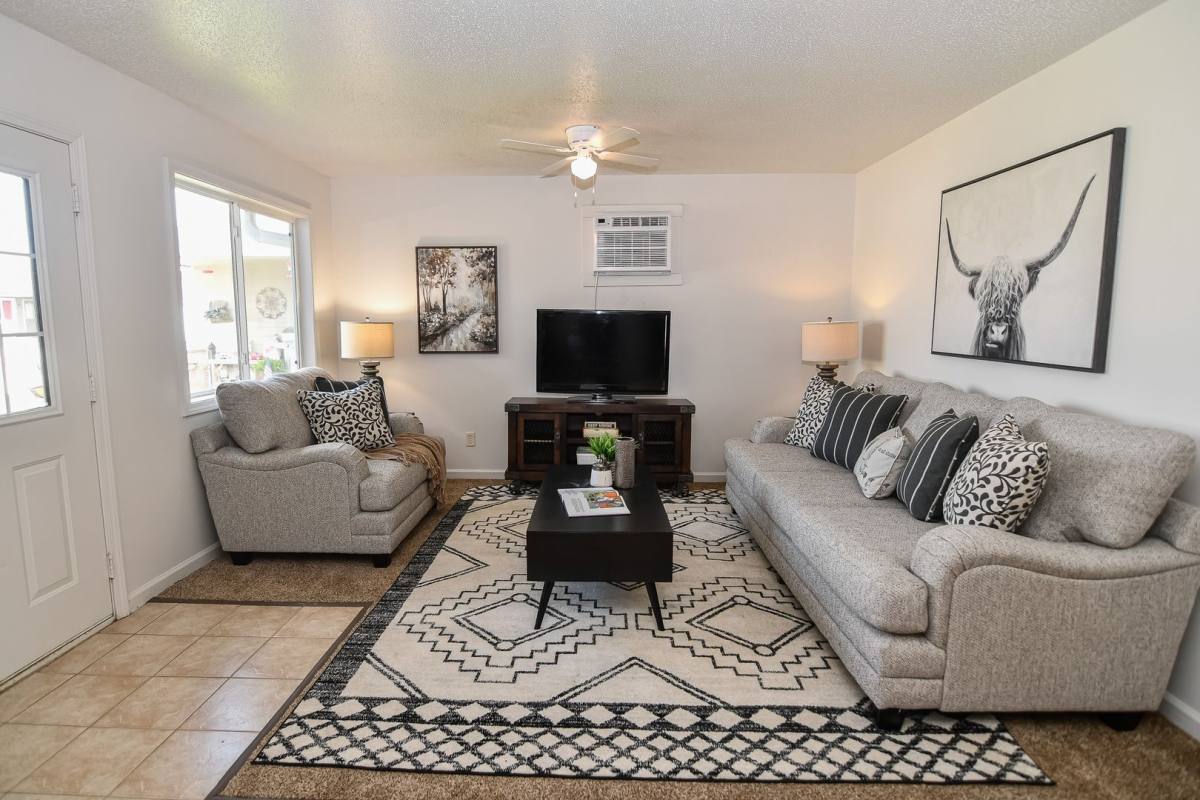 Apartment for rent at 501 Washington Ave, Grinnell, IA 50112