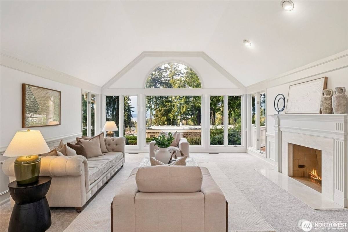 House for rent at 9416 NE 25th St, Bellevue, WA 98004