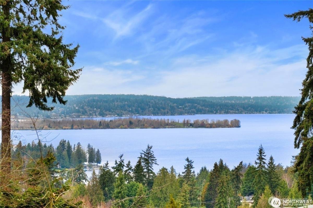 House for rent at 9416 NE 25th St, Bellevue, WA 98004