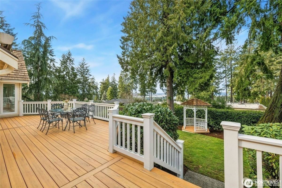 House for rent at 9416 NE 25th St, Bellevue, WA 98004