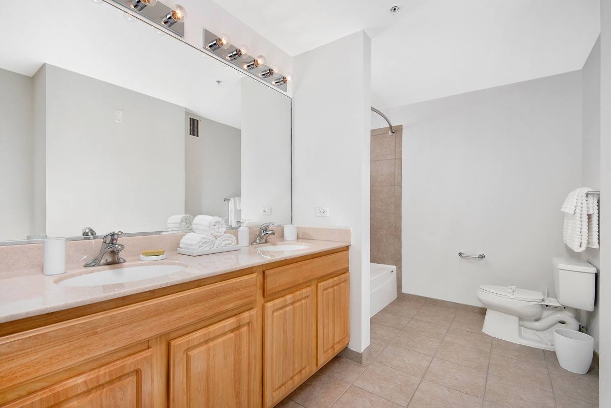 Apartment for rent at 353 N Des Plaines St, Chicago, IL 60661