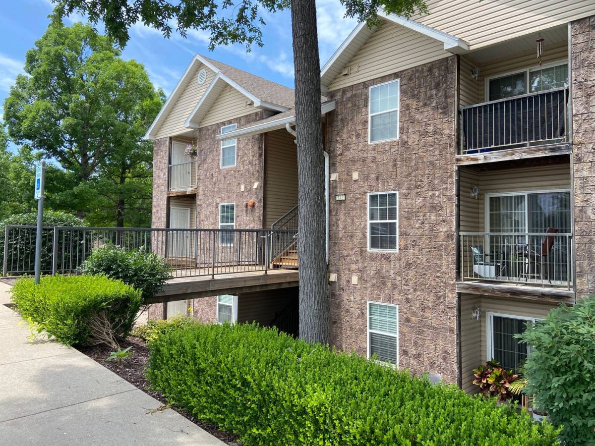House for rent at 142 E Vixen Cr, Branson, MO 65616