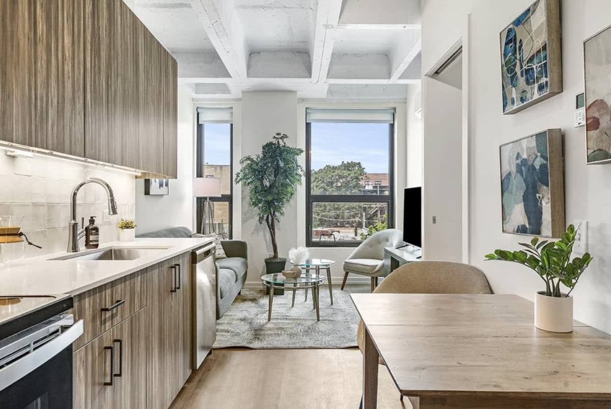 Apartment for rent at 3119-21 N Broadway St, Chicago, IL 60657