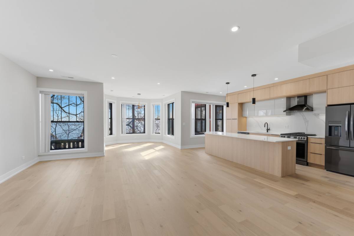 Apartment for rent at 7518 N Eastlake Terrace, Chicago, IL 60626