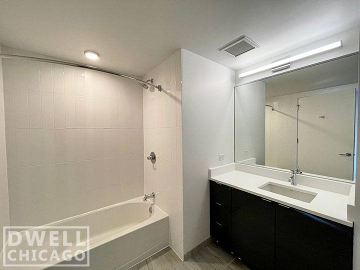 Apartment for rent at 734 W Sheridan Rd, Chicago, IL 60613
