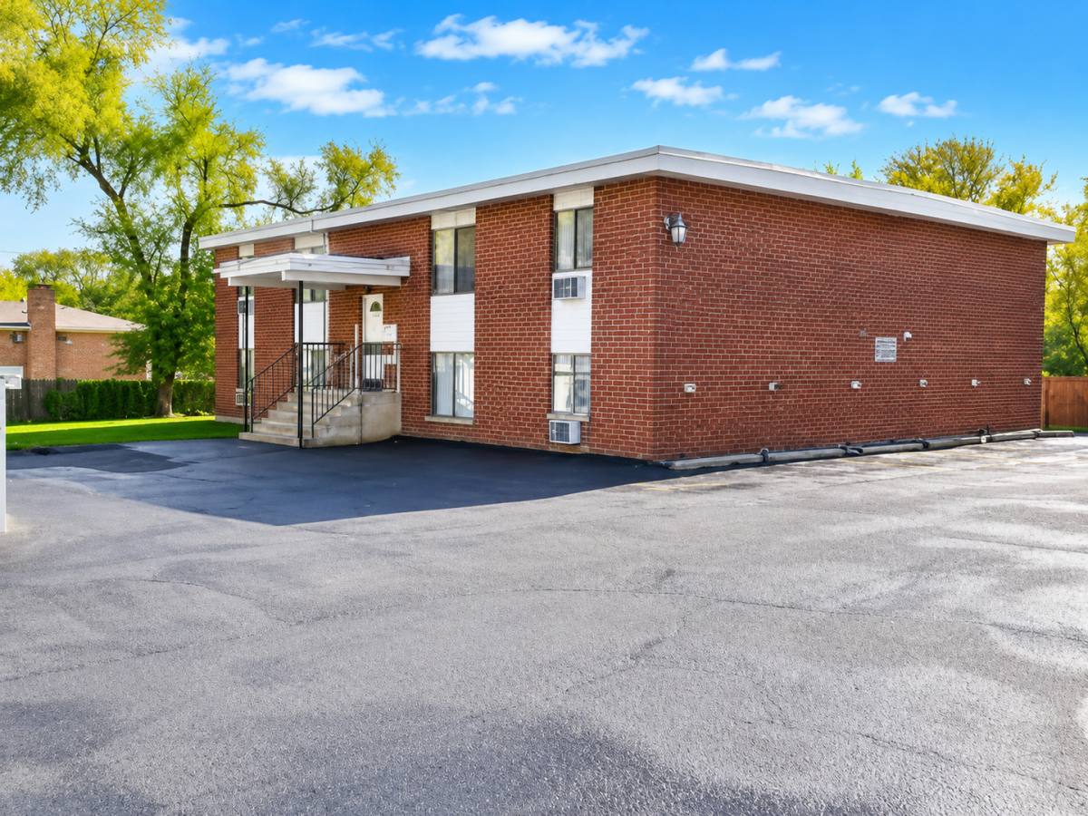 Apartment for rent at 1039 McAree Rd, Waukegan, IL 60085