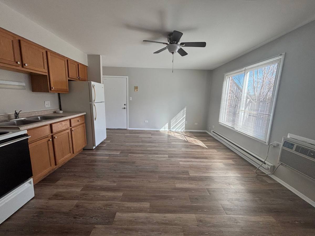 Apartment for rent at 1039 McAree Rd, Waukegan, IL 60085