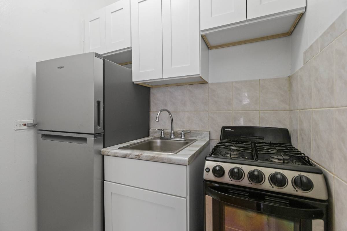 Apartment for rent at 434 W Wellington Ave, Chicago, IL 60657