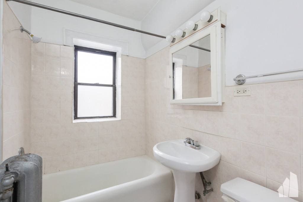 Apartment for rent at 1164 N Dearborn #213, Chicago, IL 60610