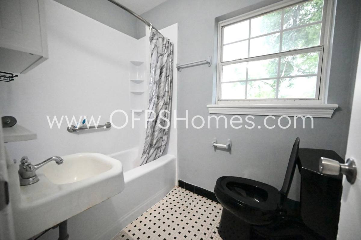 House for rent at 131 Adkinson Dr, Crestview, FL 32536