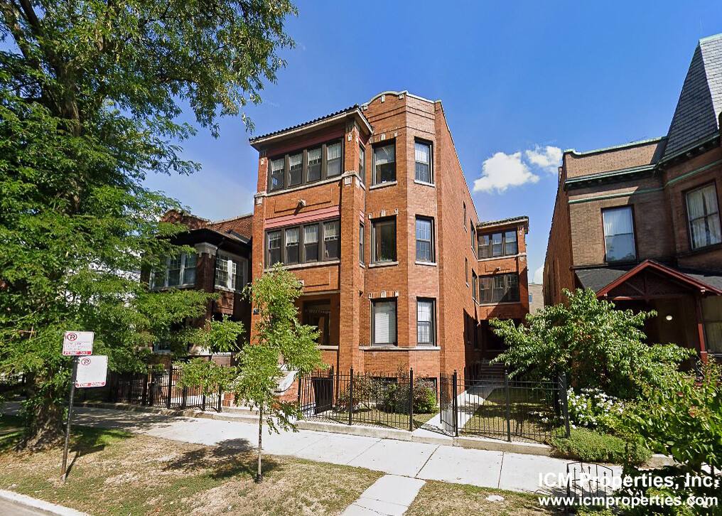 Apartment for rent at 1436 W Addison St #2, Chicago, IL 60657