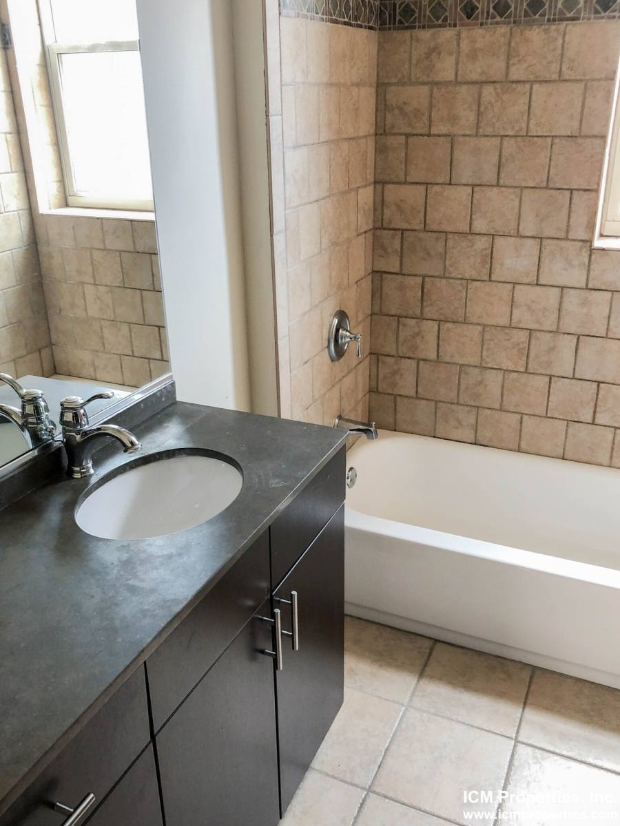 Apartment for rent at 1436 W Addison St #2, Chicago, IL 60657