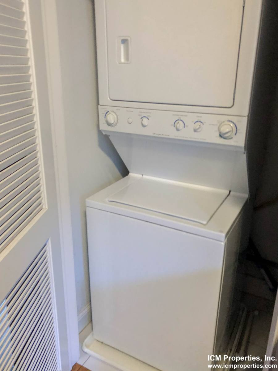 Apartment for rent at 1436 W Addison St #2, Chicago, IL 60657