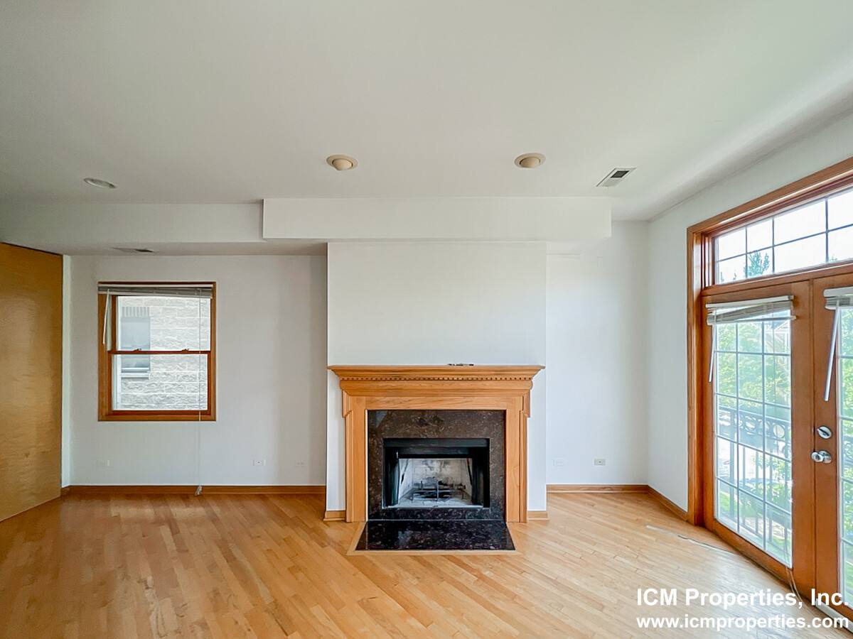 Apartment for rent at 1103 W Cornelia Ave #2, Chicago, IL 60657