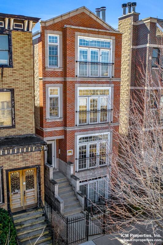 Apartment for rent at 1103 W Cornelia Ave #2, Chicago, IL 60657