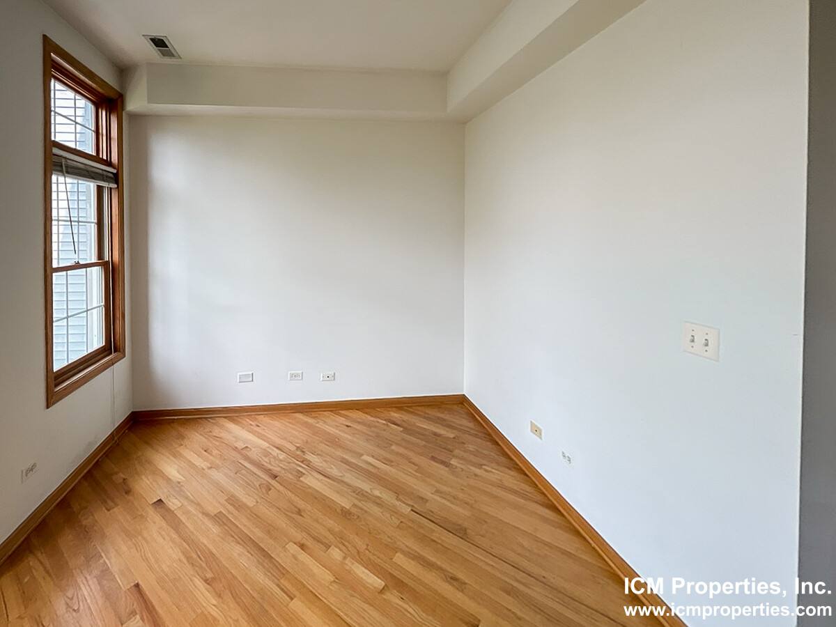 Apartment for rent at 1103 W Cornelia Ave #2, Chicago, IL 60657