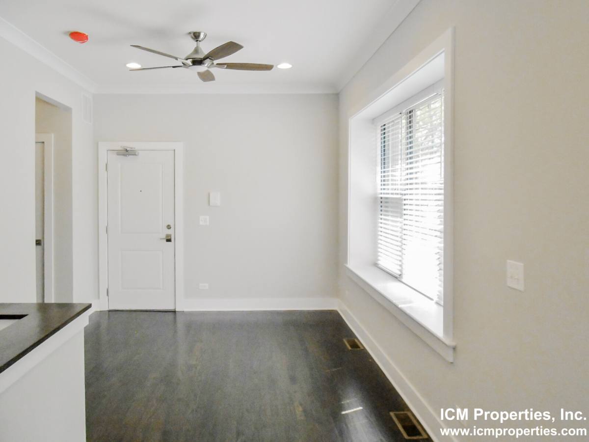 Apartment for rent at 1946 W Nelson St #1W, Chicago, IL 60657