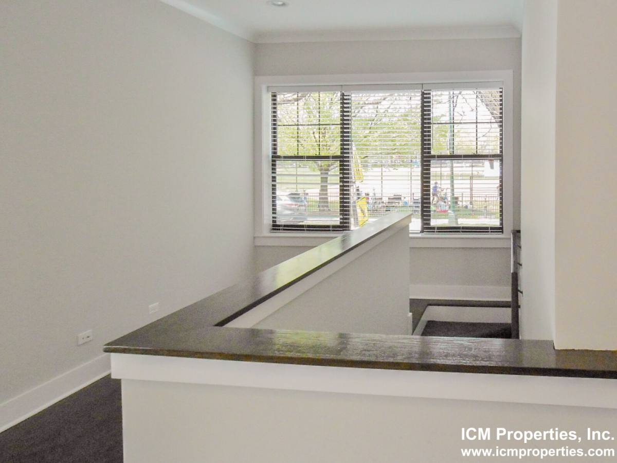 Apartment for rent at 1946 W Nelson St #1W, Chicago, IL 60657