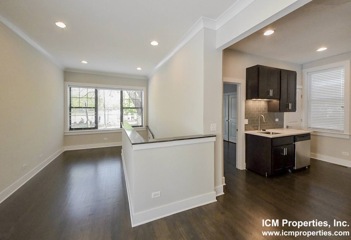 Apartment for rent at 1946 W Nelson St #1W, Chicago, IL 60657