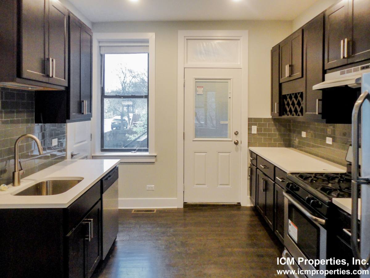 Apartment for rent at 1946 W Nelson St #1W, Chicago, IL 60657