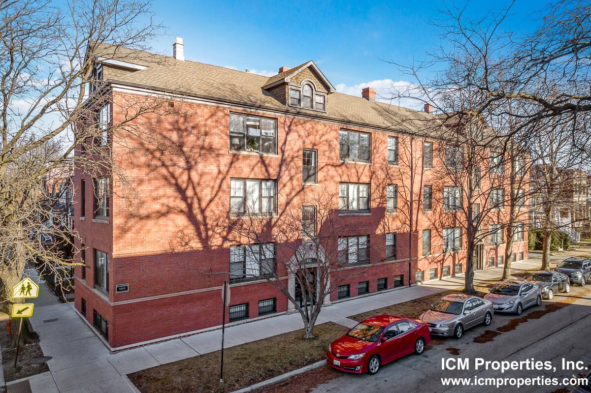 Apartment for rent at 1946 W Nelson St #1W, Chicago, IL 60657