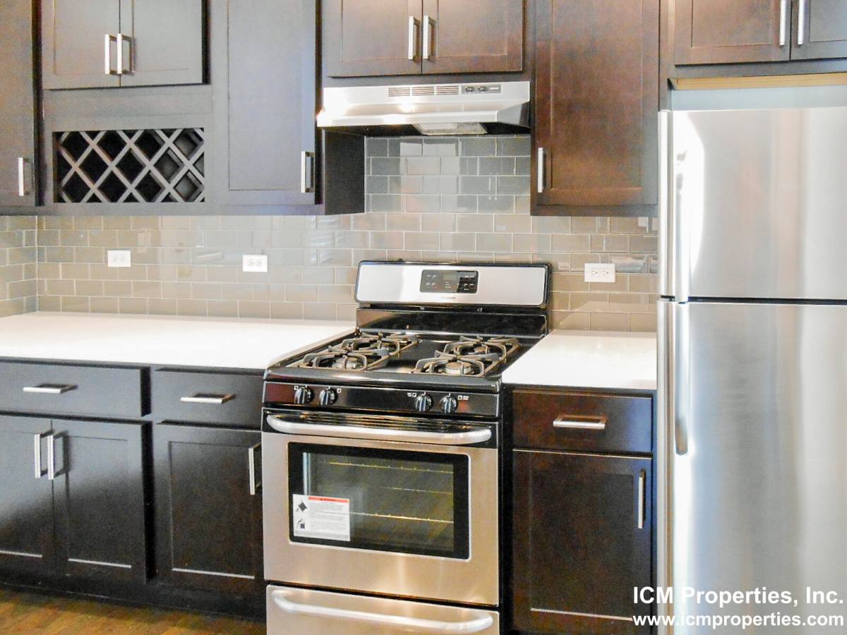 Apartment for rent at 1946 W Nelson St #1W, Chicago, IL 60657