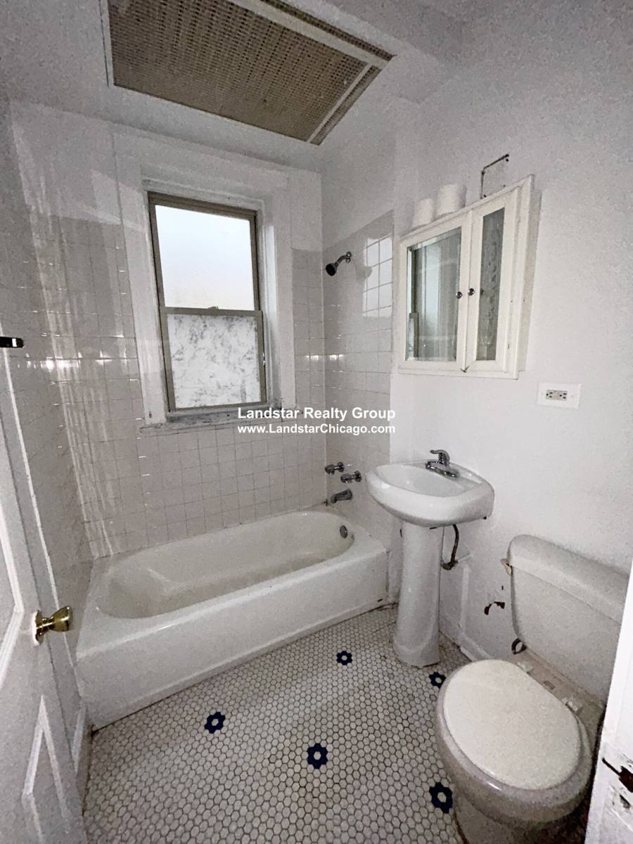 Apartment for rent at 2859 W Berteau #G, Chicago, IL 60618