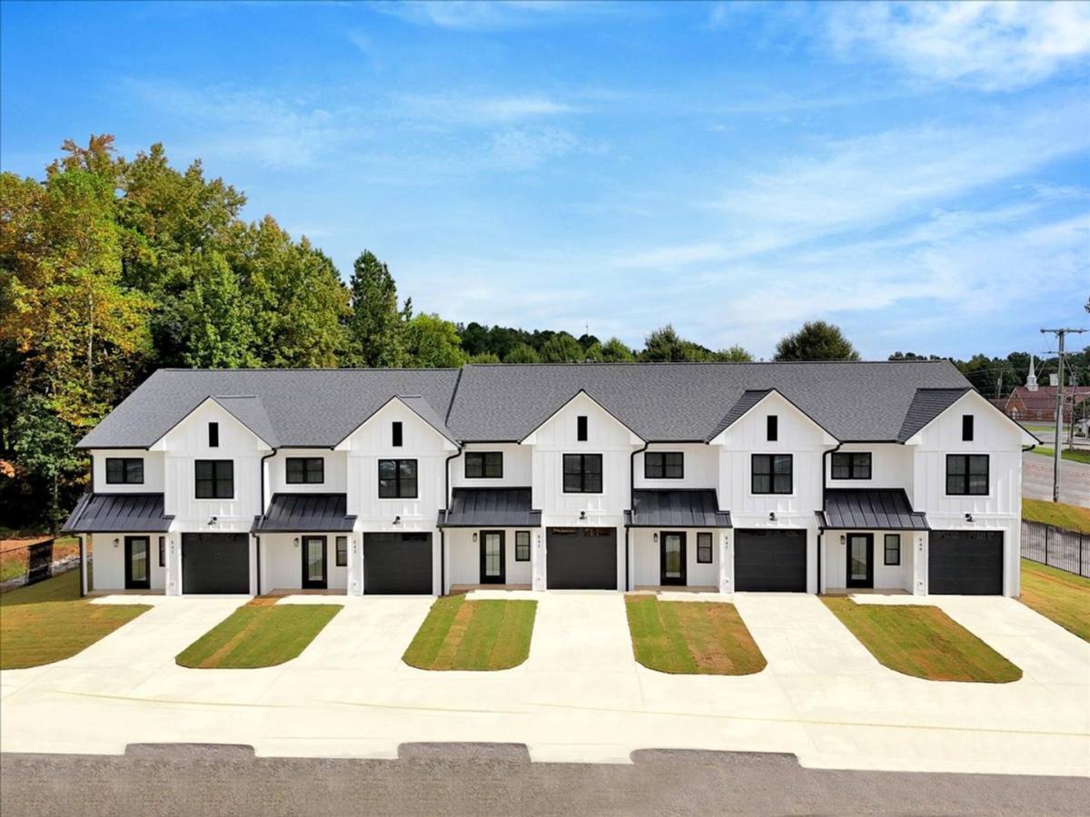 Townhouse for rent at 849 N Mecklenburg Ave, South Hill, VA 23970