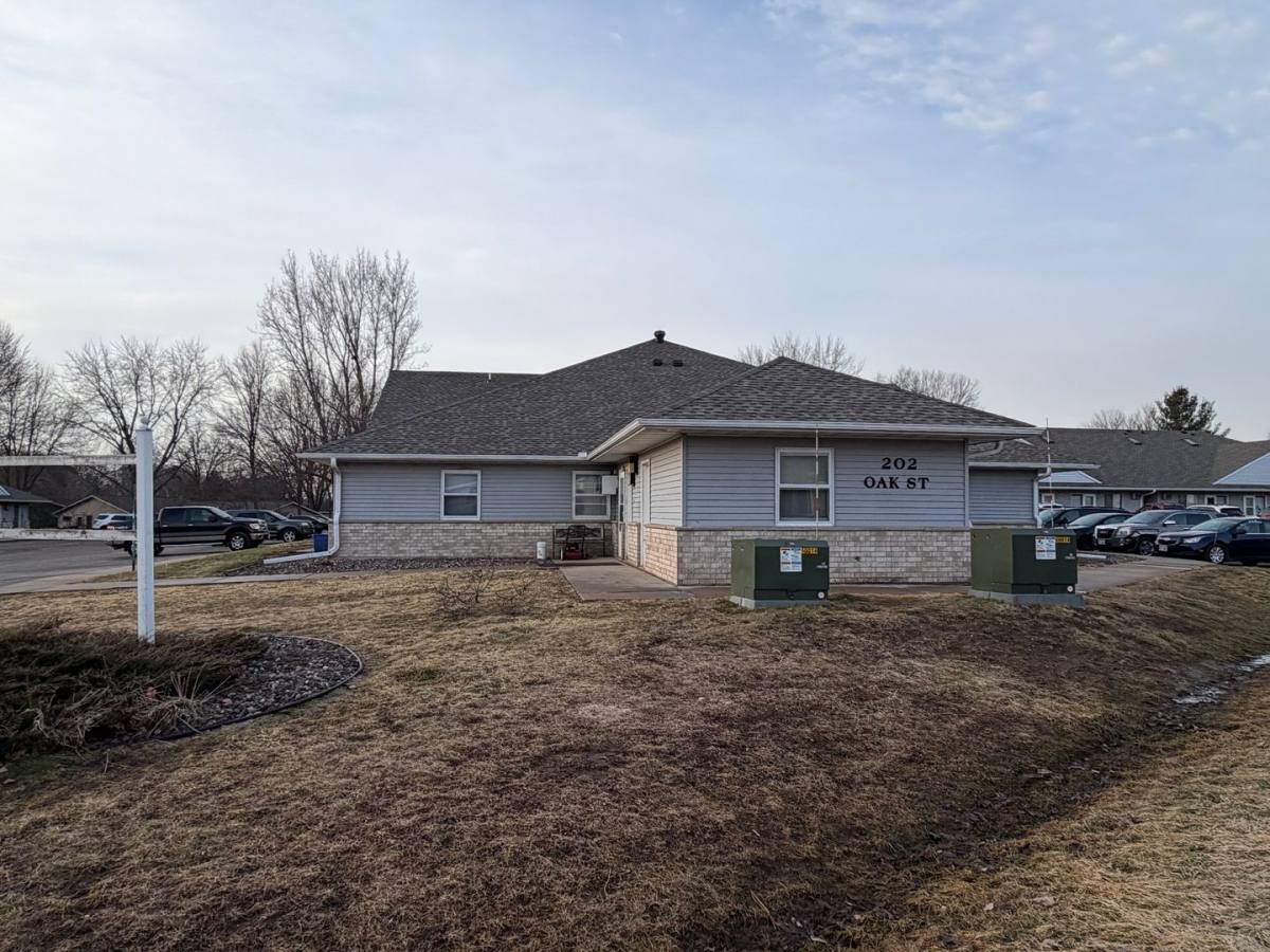 Townhouse for rent at 204 Oak St, Woodville, WI 54028