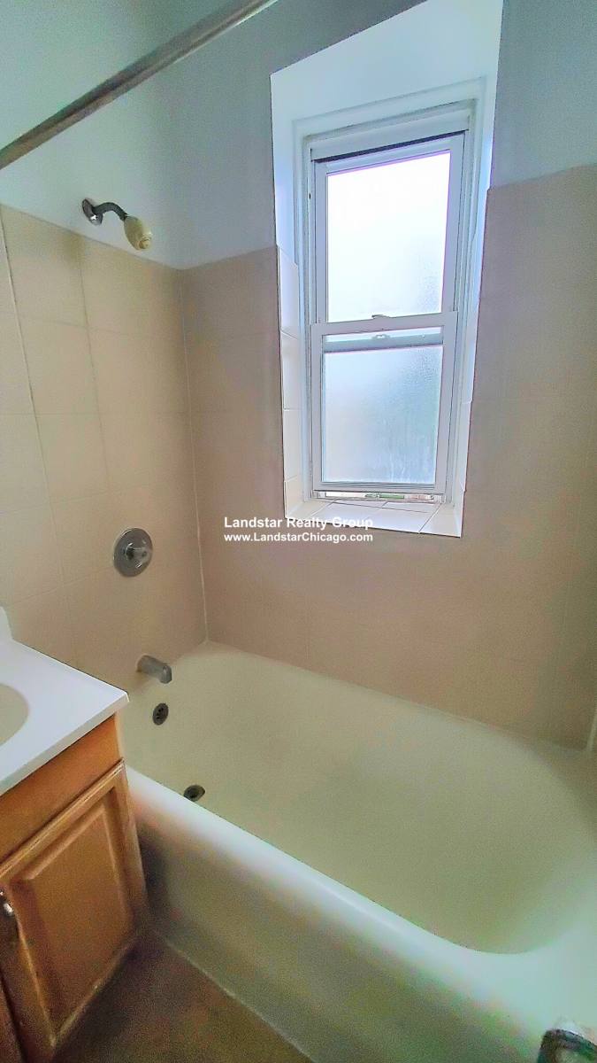 Apartment for rent at 1145 W Morse Ave #304, Chicago, IL 60626