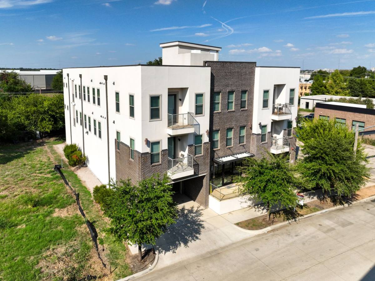 Apartment for rent at 2712 Wingate St, Fort Worth, TX 76107