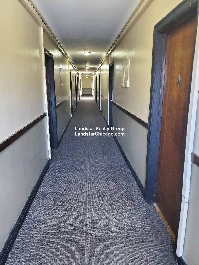 Apartment for rent at 948 W Cuyler #102, Chicago, IL 60613