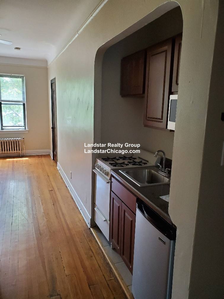 Apartment for rent at 948 W Cuyler #102, Chicago, IL 60613