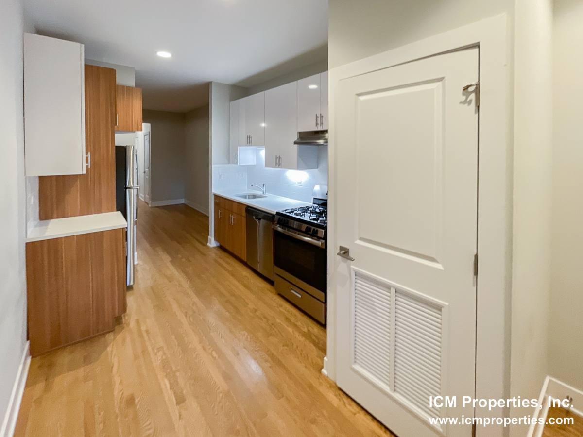 Apartment for rent at 5941 N Magnolia #1, Chicago, IL 60660