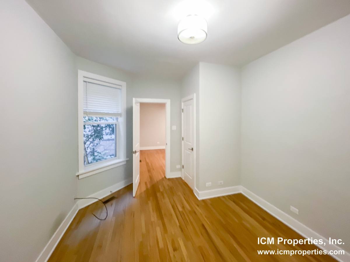 Apartment for rent at 5941 N Magnolia #1, Chicago, IL 60660