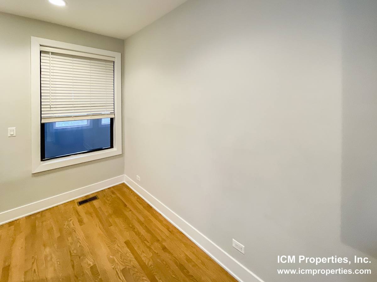 Apartment for rent at 5941 N Magnolia #1, Chicago, IL 60660