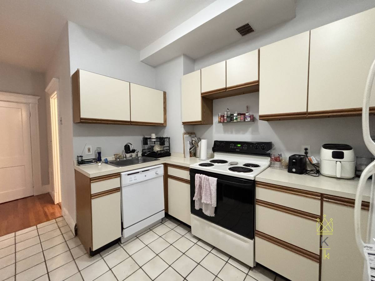 Apartment for rent at 175 Harvard St #2, Brookline, MA 02446
