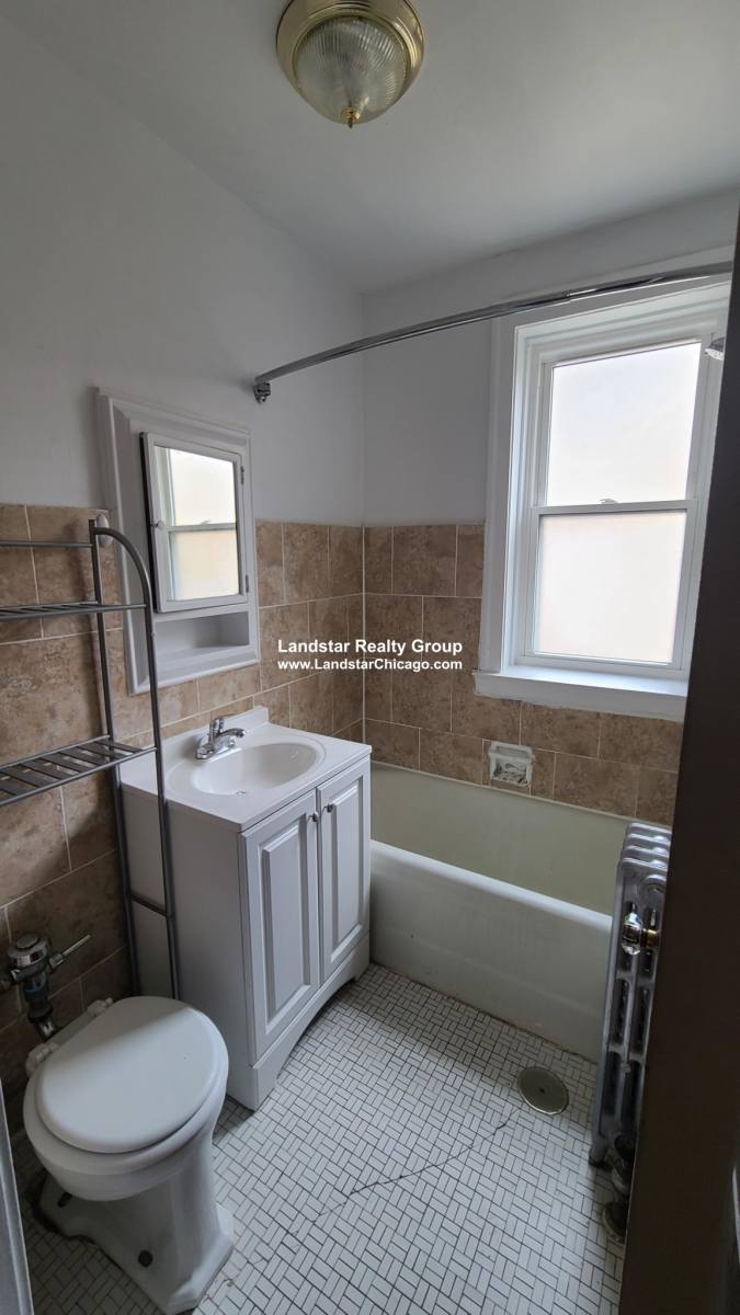 Apartment for rent at 1914 W Morse #2N, Chicago, IL 60640