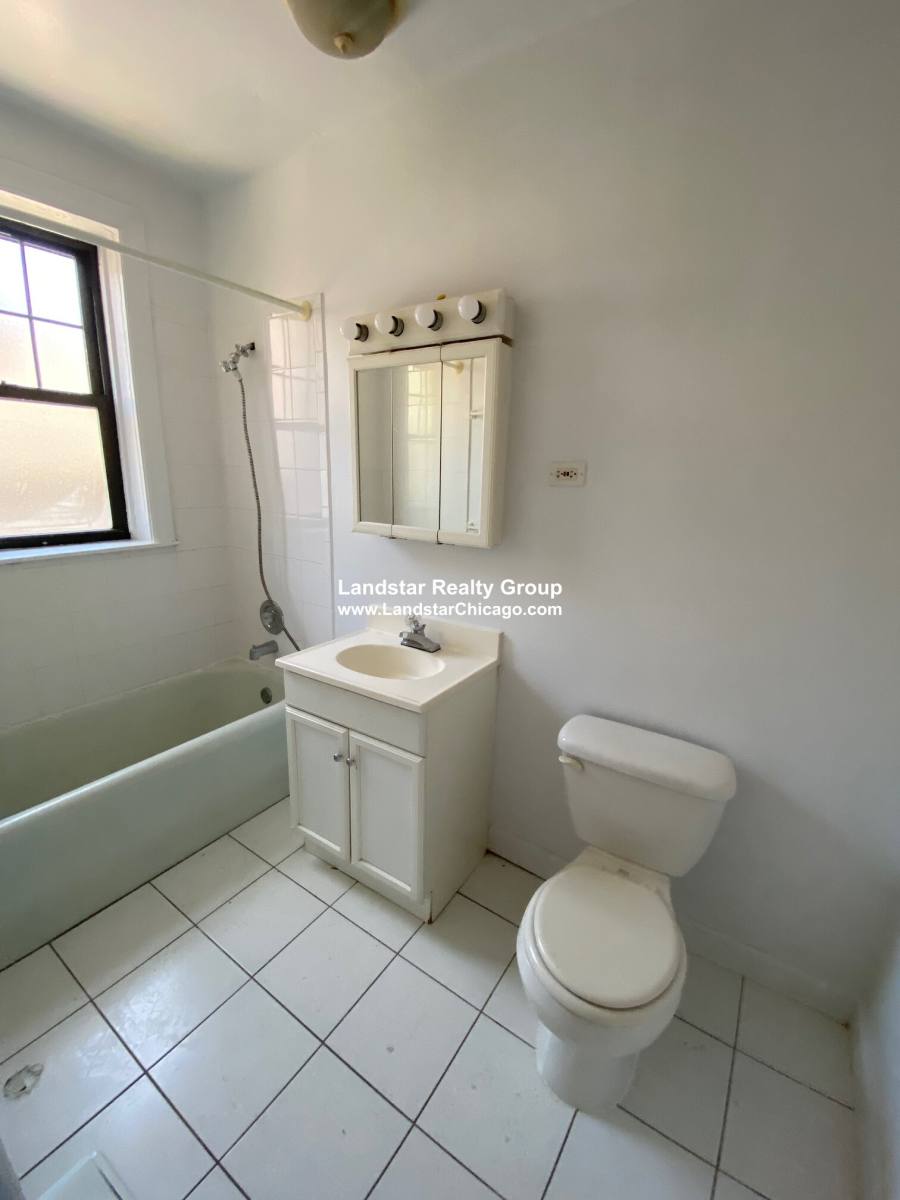 Apartment for rent at 931 Forest Ave #2E, Evanston, IL 60202