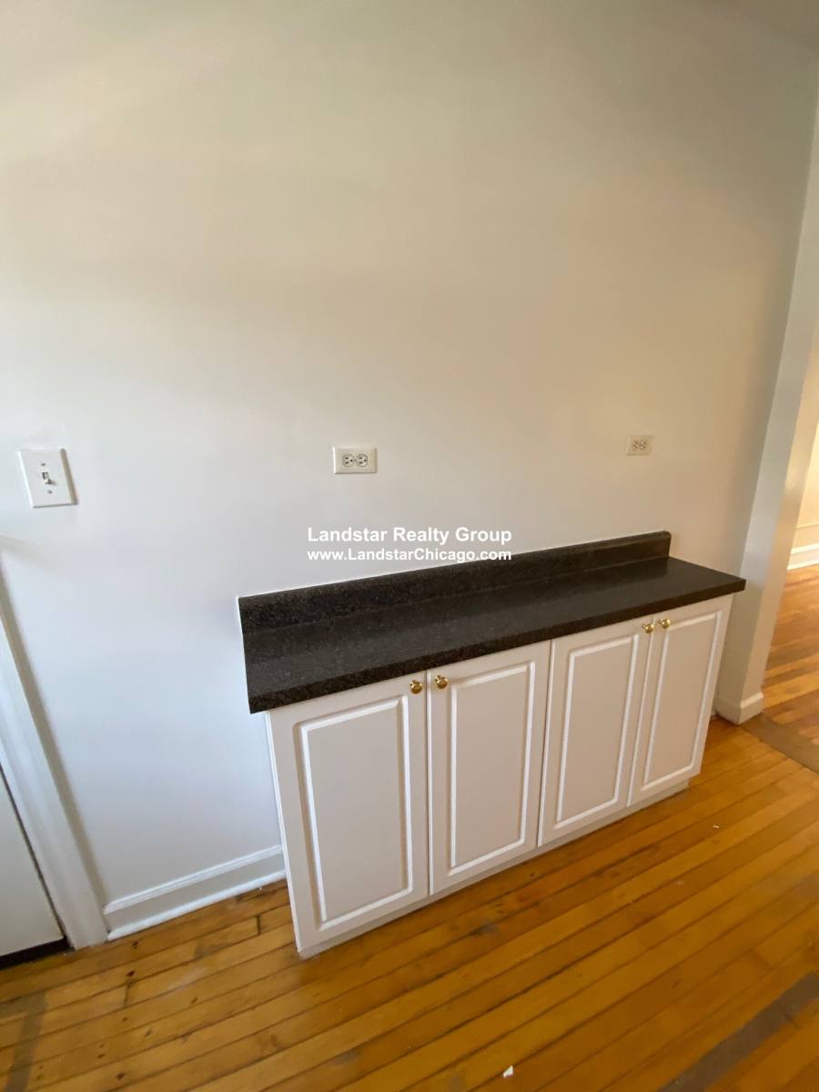 Apartment for rent at 931 Forest Ave #2E, Evanston, IL 60202