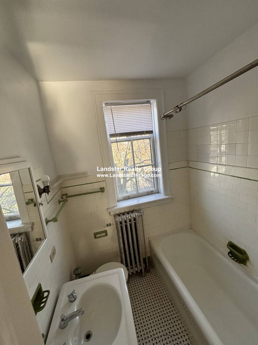 Apartment for rent at 911 Elmwood #E3, Evanston, IL 60202